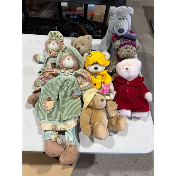 Assorted bears