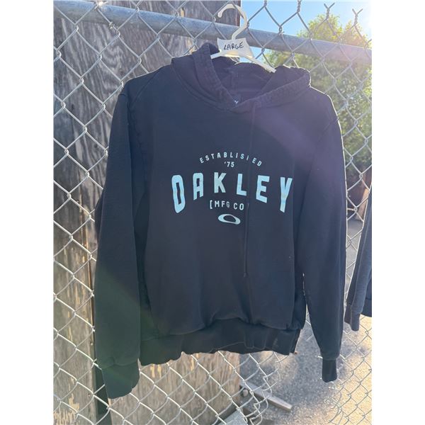 Oakley sweatshirt size large youth