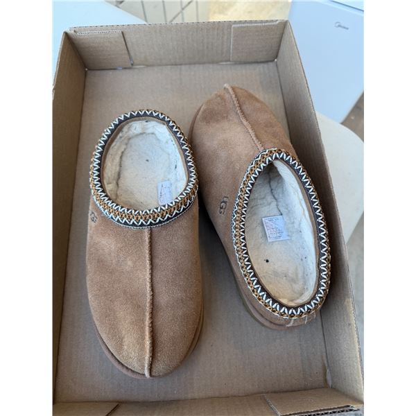 Slippers size 8