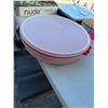 Image 2 : Tupperware container