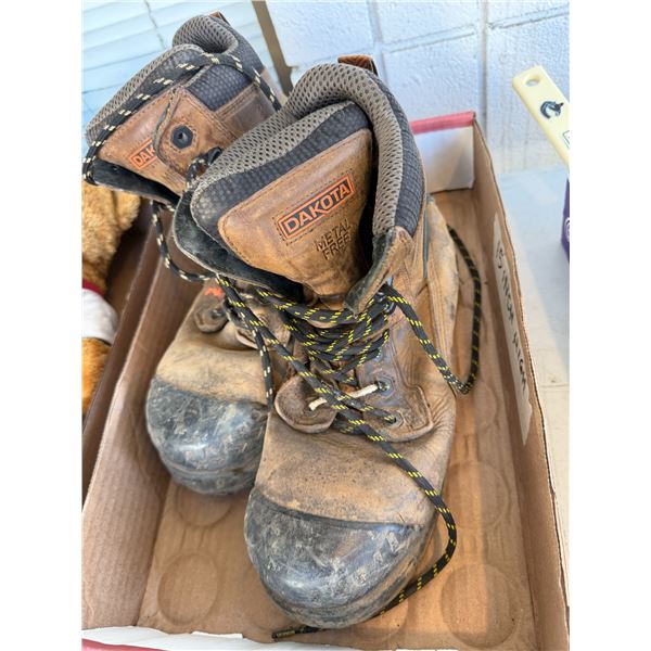 Dakota size 9 boots