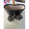 Image 1 : Binoculars