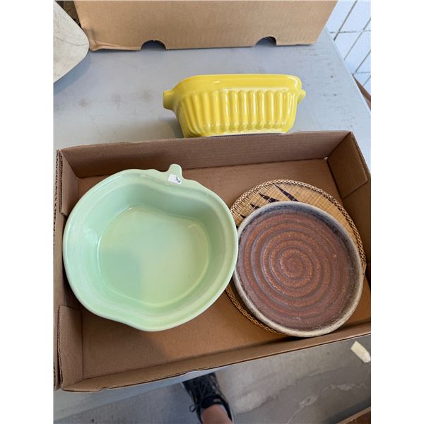 Baking dishes and trivets