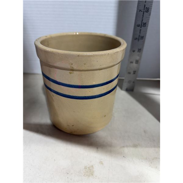 Pottery pot