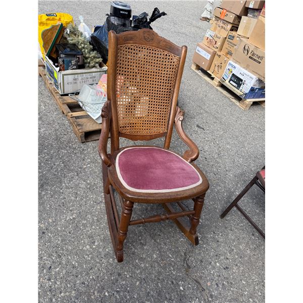 Rocking chair one piece of the wood needs gluing see Picture