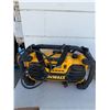 Image 1 : DeWalt radio