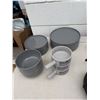 Image 1 : Dishware