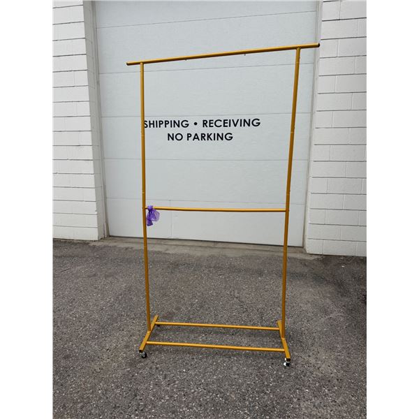Rolling clothing rack