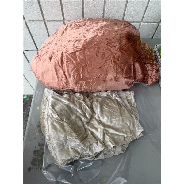 Duvet cover and pillow covers