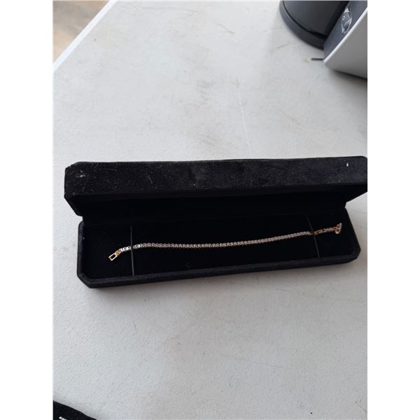 18 K gold plated, princess cut tennis bracelet