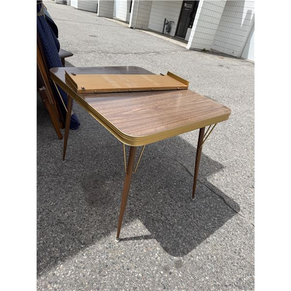 Vintage Table 38" x 30" with one leaf