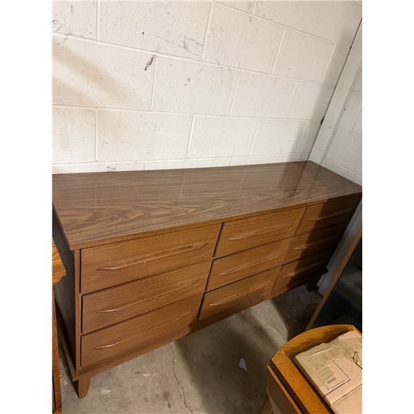 Dresser 60" x 16 1/2" x 30 1/2" tall