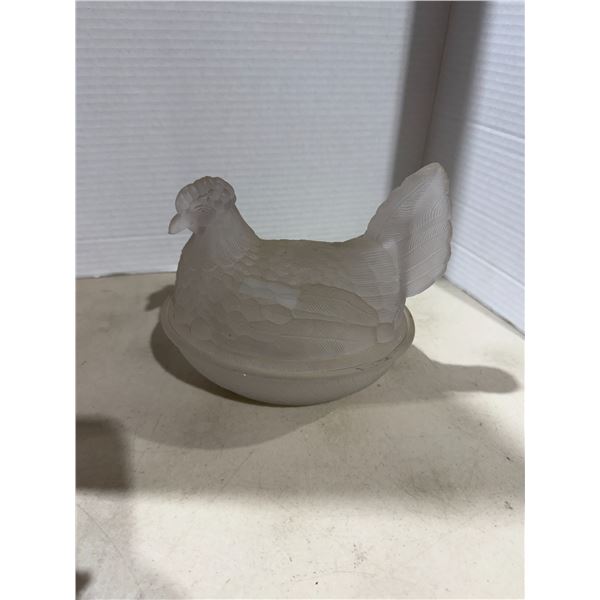 Nesting hen