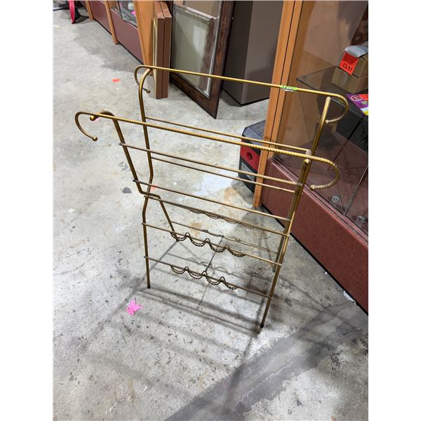 Towel stand