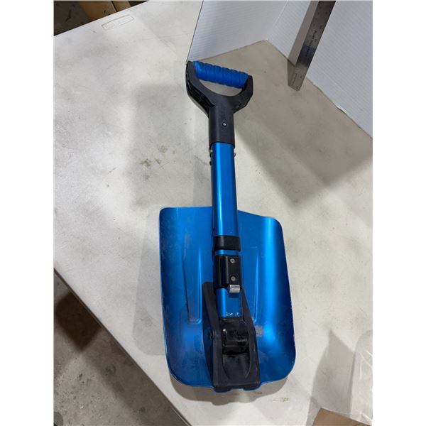 Folding shovel