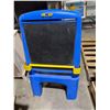 Image 1 : Easel