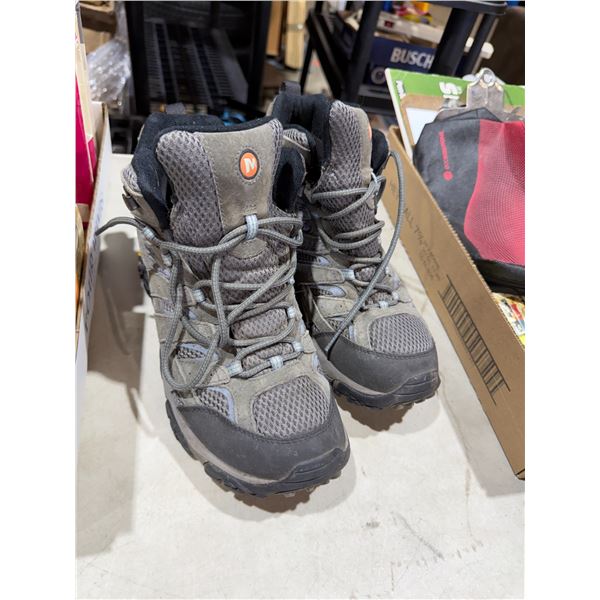 MERRELL size 11 footwear