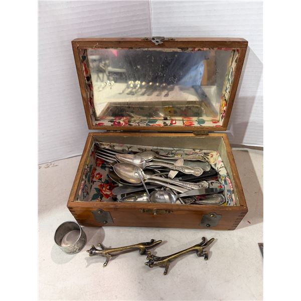 Cutlery napkin, ring, knife, rests, and wood box with mirror