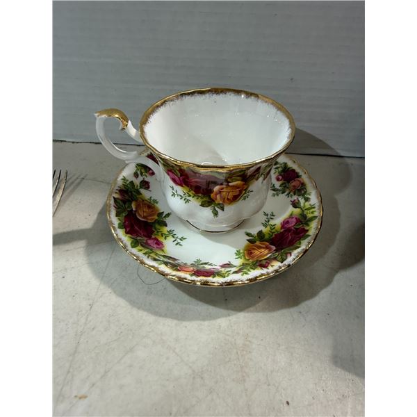 Royal, Albert tea cup and sauce