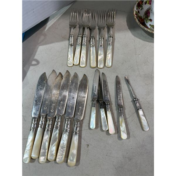 Pearl handled cut