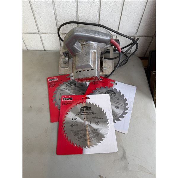 Saw with sawblades