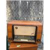 Image 1 : Antique radio