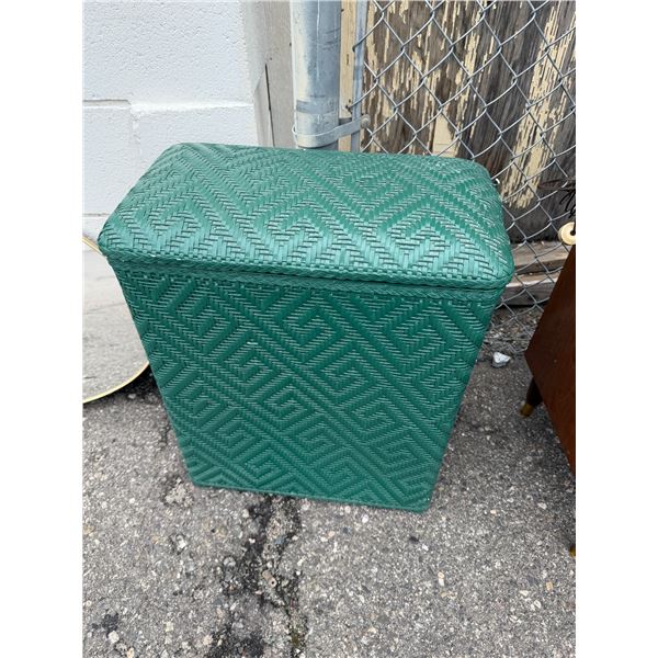 Laundry hamper