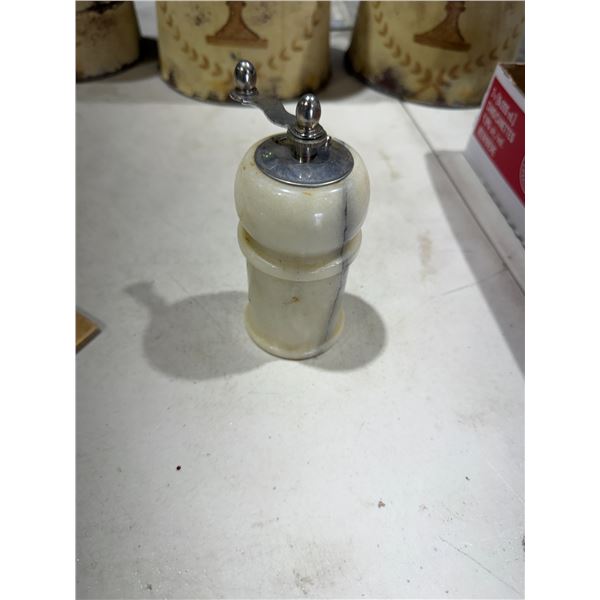 Pepper grinder