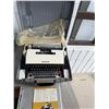 Image 1 : Underwood 450 typewriter