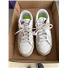 Image 2 : Nike shoes, size 6