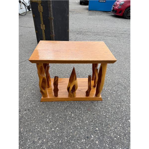 Accent table