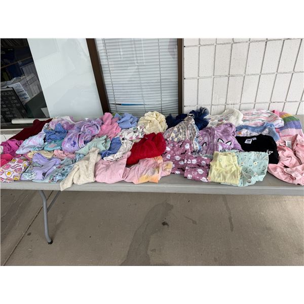 Children's size 5T Clothing