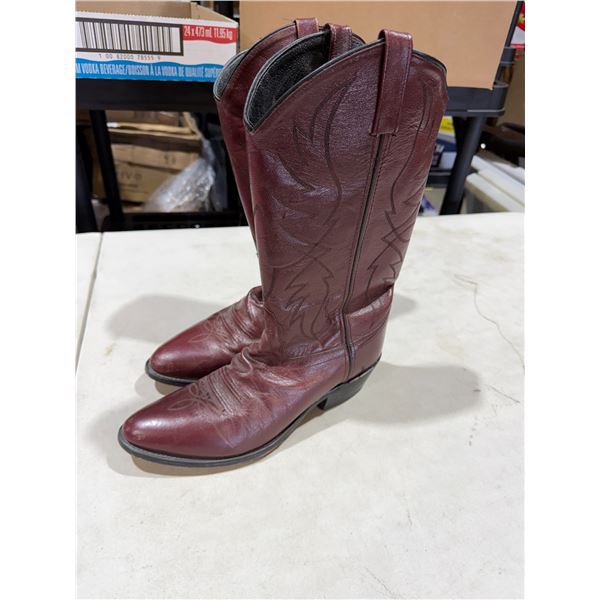 Boots size  not sure