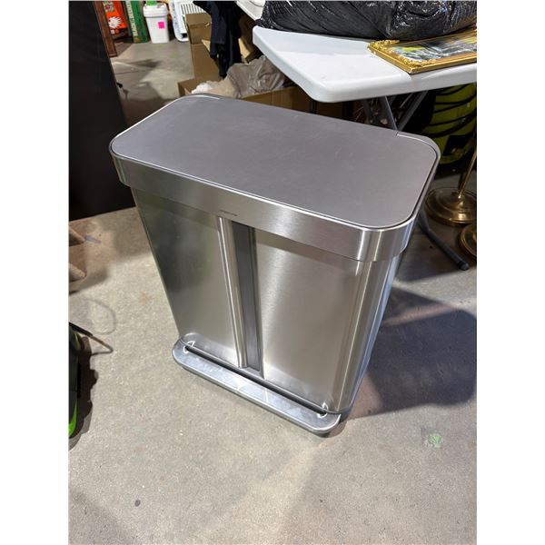 Simple human step garbage can