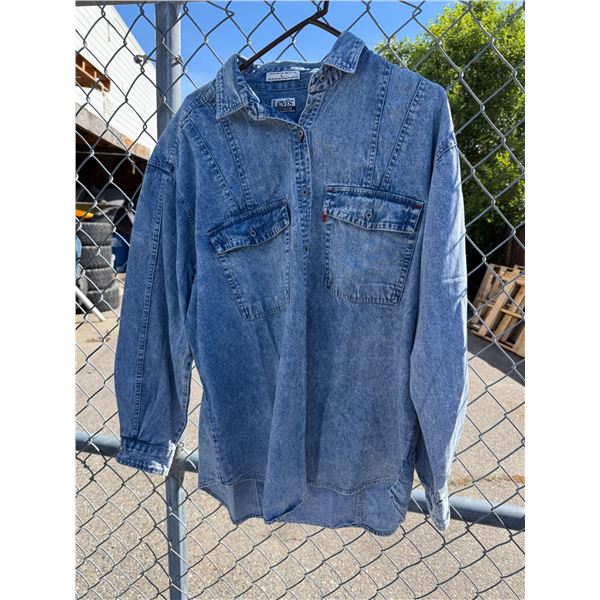 Levi's large shirt