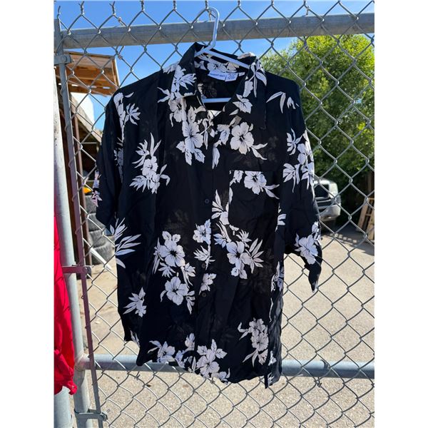 Newport News size large shirt