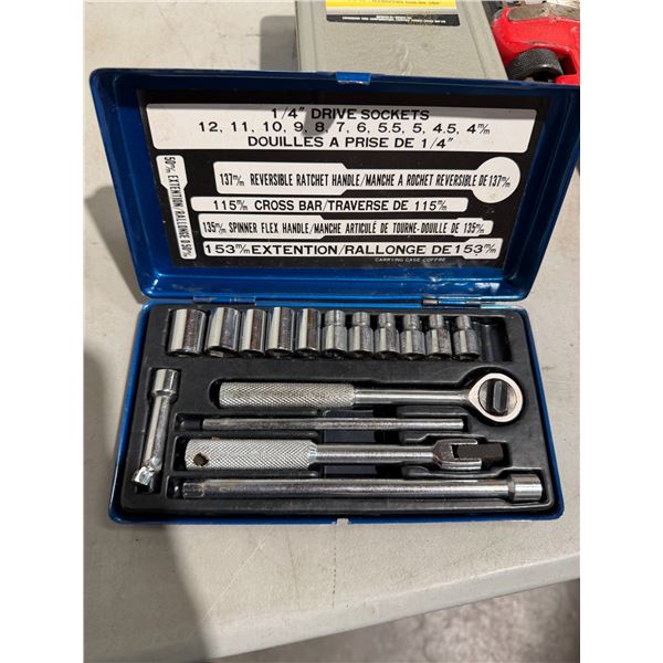 Metric socket set