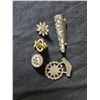 Image 1 : Assorted pins