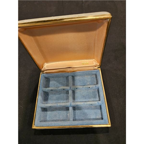 Travel earring holder