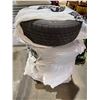 Image 1 : tires