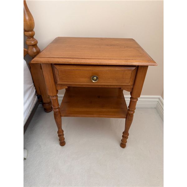 Roxton Side table 20x15x24.5