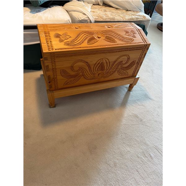 Carved trunk 31x18x22