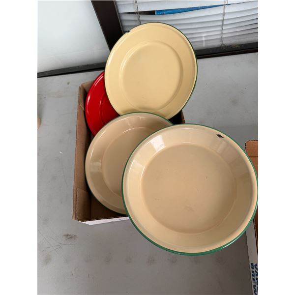 Tin enamel, pie plate and plates