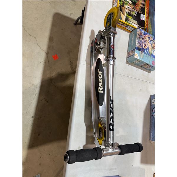 Razor scooter