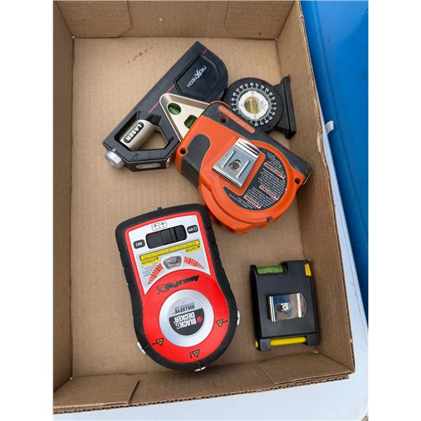 Tape measure measures and levels et