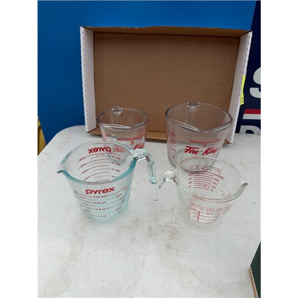 Glass measuring cups