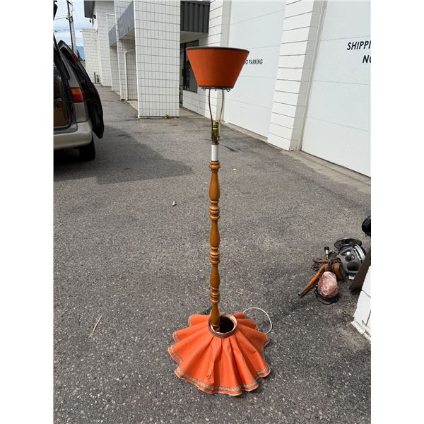 Floor lamp