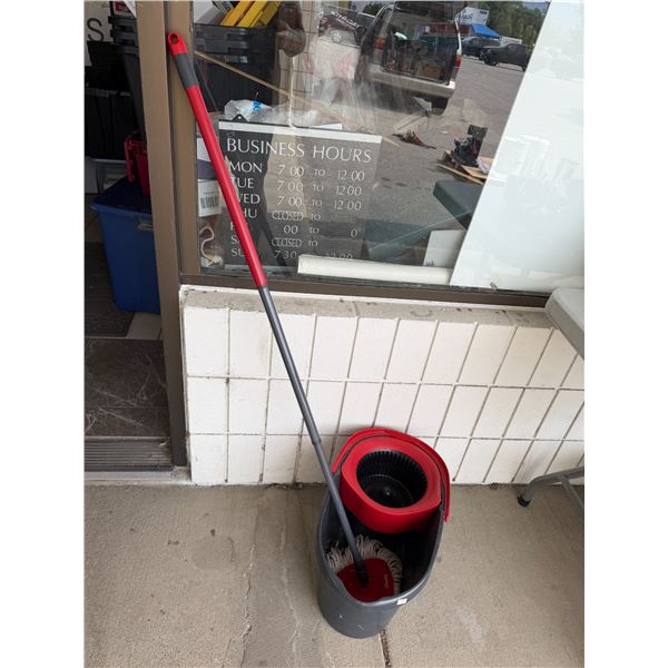 Mop and mop bucket