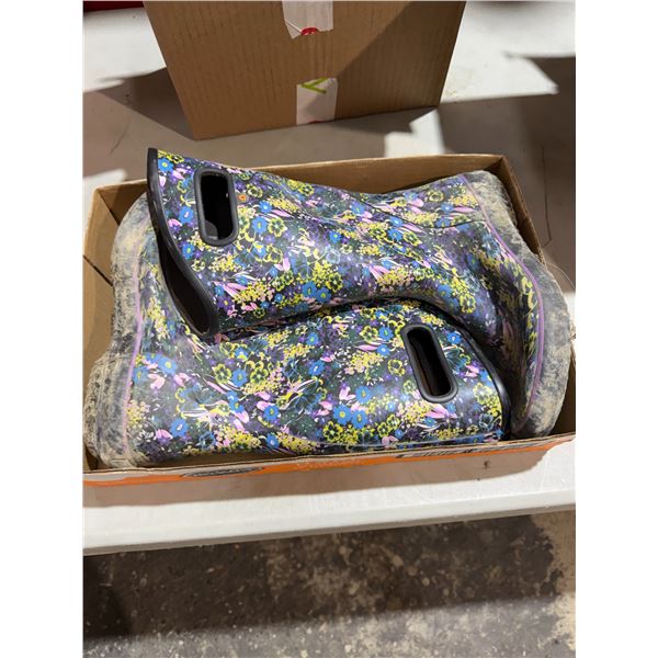 Rubber boots size 9