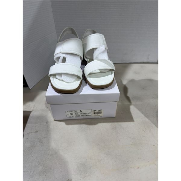 New size 9 sandals